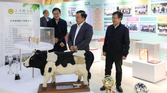 滨海高新区党委书记、管委会主任夏青林一行到我校调研交流